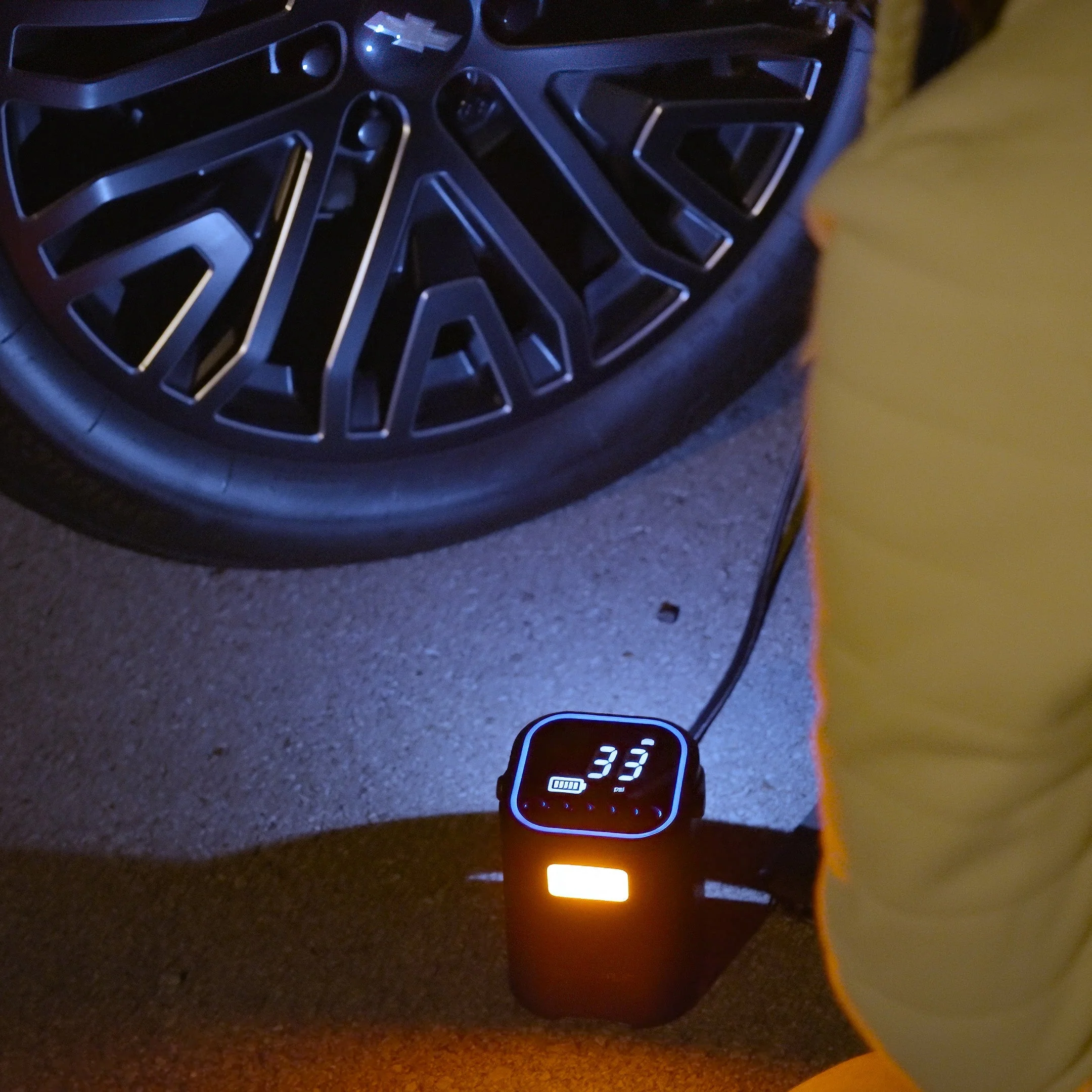 NeverGoFlat - Portable Air Compressor, Power Bank & Flashlight - Image 15
